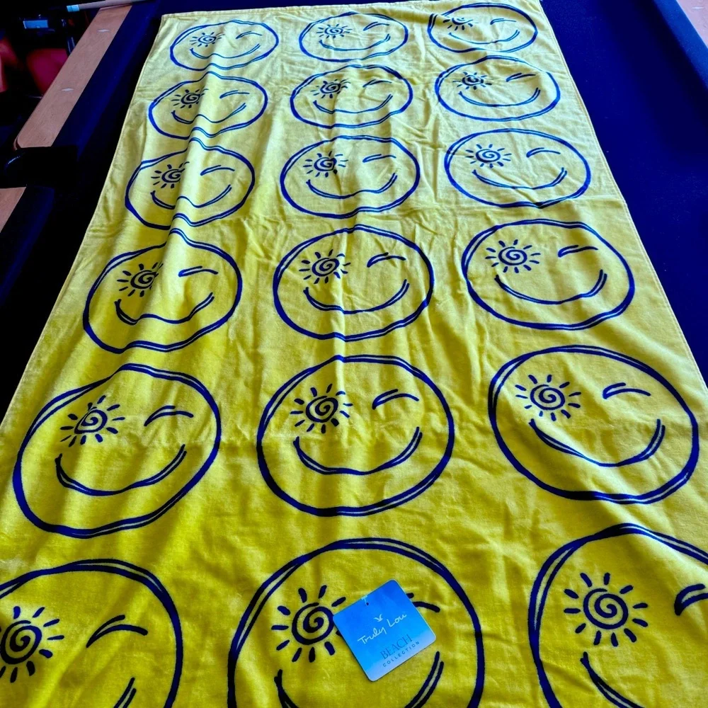 Super soft, smiley large beach towel!! Get summer ready😀 I have two more😉😃